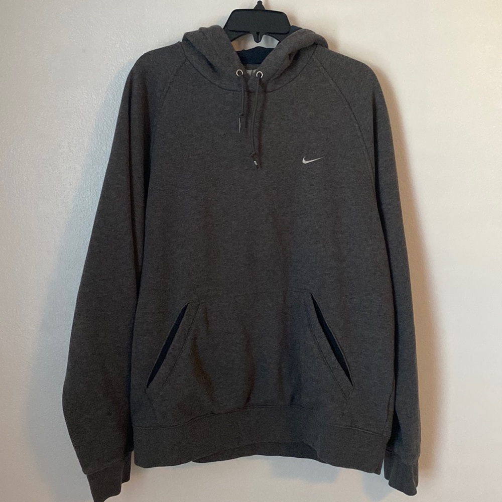 Nike men’s soft gray hoodie large athletic wear long sleeve hood